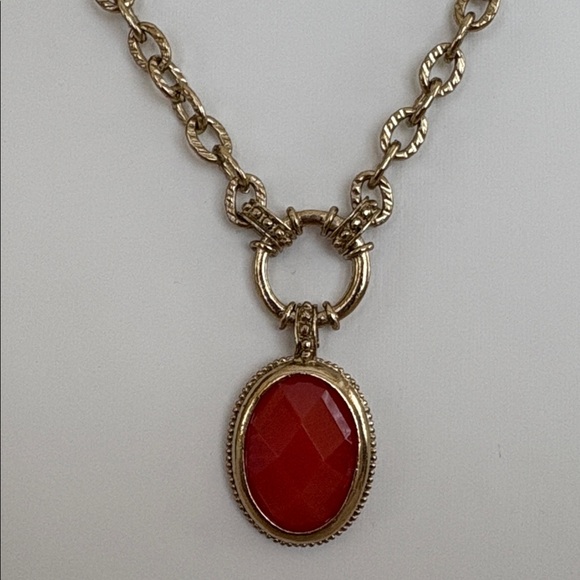 2028 Gold tone chain link necklace 16" - 19" medallion - Picture 3 of 13